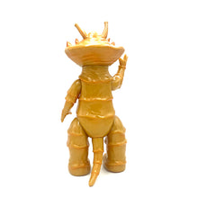 画像をギャラリービューアに読み込む, マルサン ソフビ カネゴン450 GOLD Ver.
