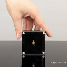 画像をギャラリービューアに読み込む, U-TREASURE 純金ミニフィギュア ニセ・ウルトラセブン

